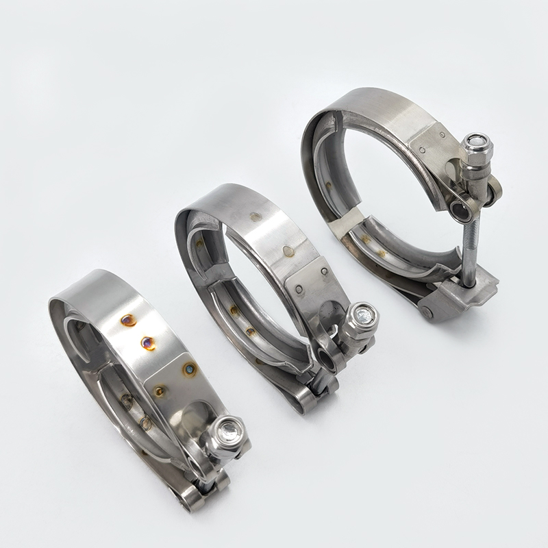 Comparison of V-band clamps with different polishing levels Сравнение зажима V-образного диапазона до и после полировки