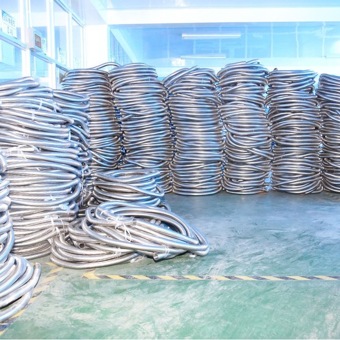 Выхлопная гибкая труба с блокировкой