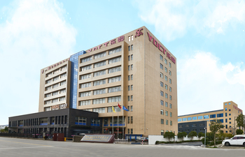 Вид спереди на завод YDCT, показывающий производственные мощности по производству гибких выхлопных труб и сильфонов из нержавеющей стали.